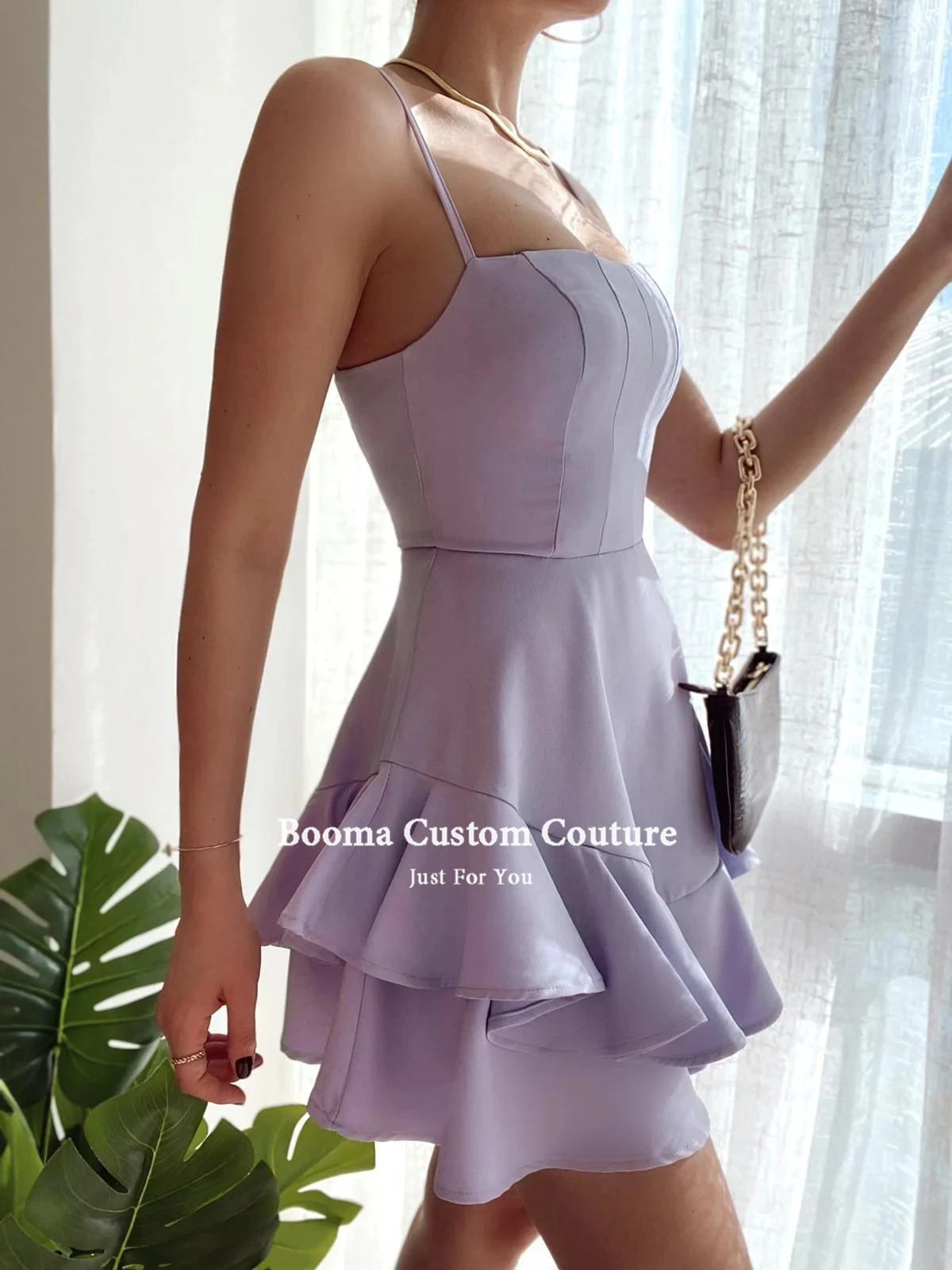 Booma Lavender Mini Prom Dresses สปาเก็ตตี้ Straps Ruffles ด้านบนเข่าซาติน Homecoming Clubbing สั้นสำเร็จการศึกษาเดรส