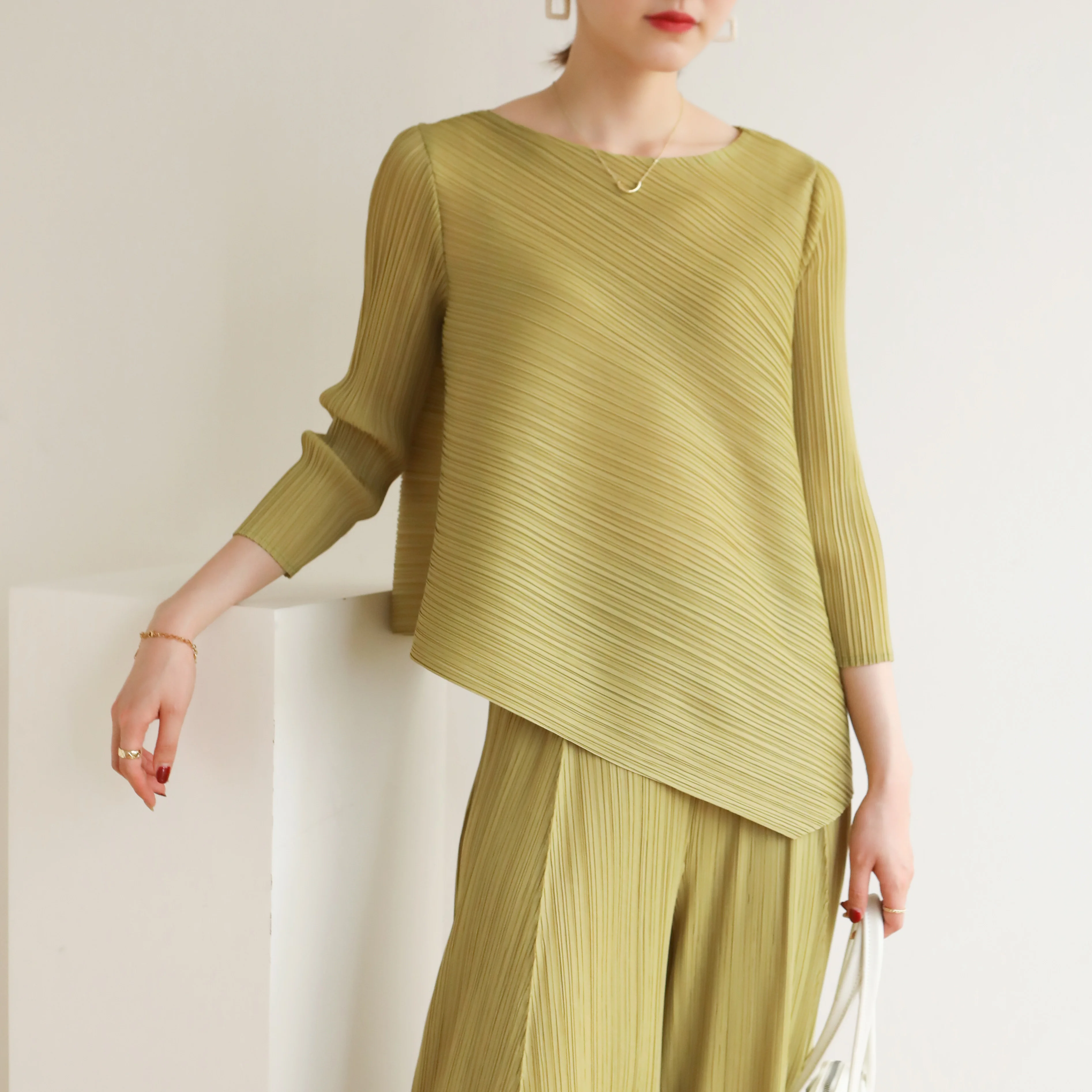 Autumn wind spring special Miyake pleated loose comfortable fresh personality style T-shirts