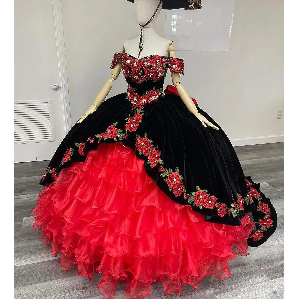 Vestidos De baile formales negros para quinceañera, Vestidos con cuentas, flores 3D, hombros descubiertos, falda De princesa, Vestidos De 15 Años personalizados