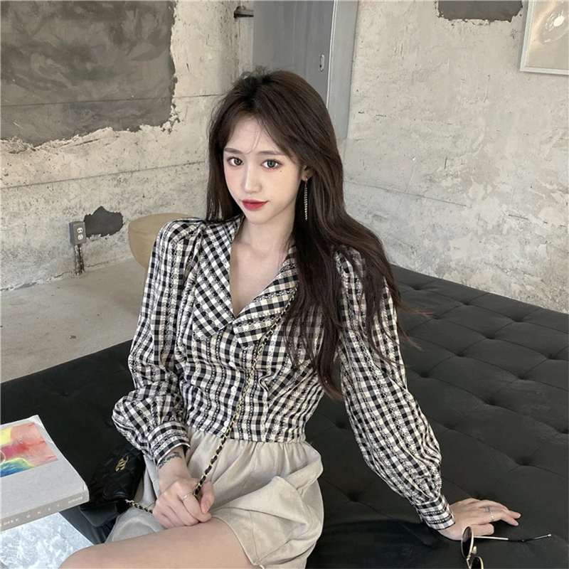 Women Blouses 2020 Autumn New Doll Collar Short Retro Plaid Shirt Long Sleeve Puff Sleeve Cardigan Loose Fashion Tops Shirts