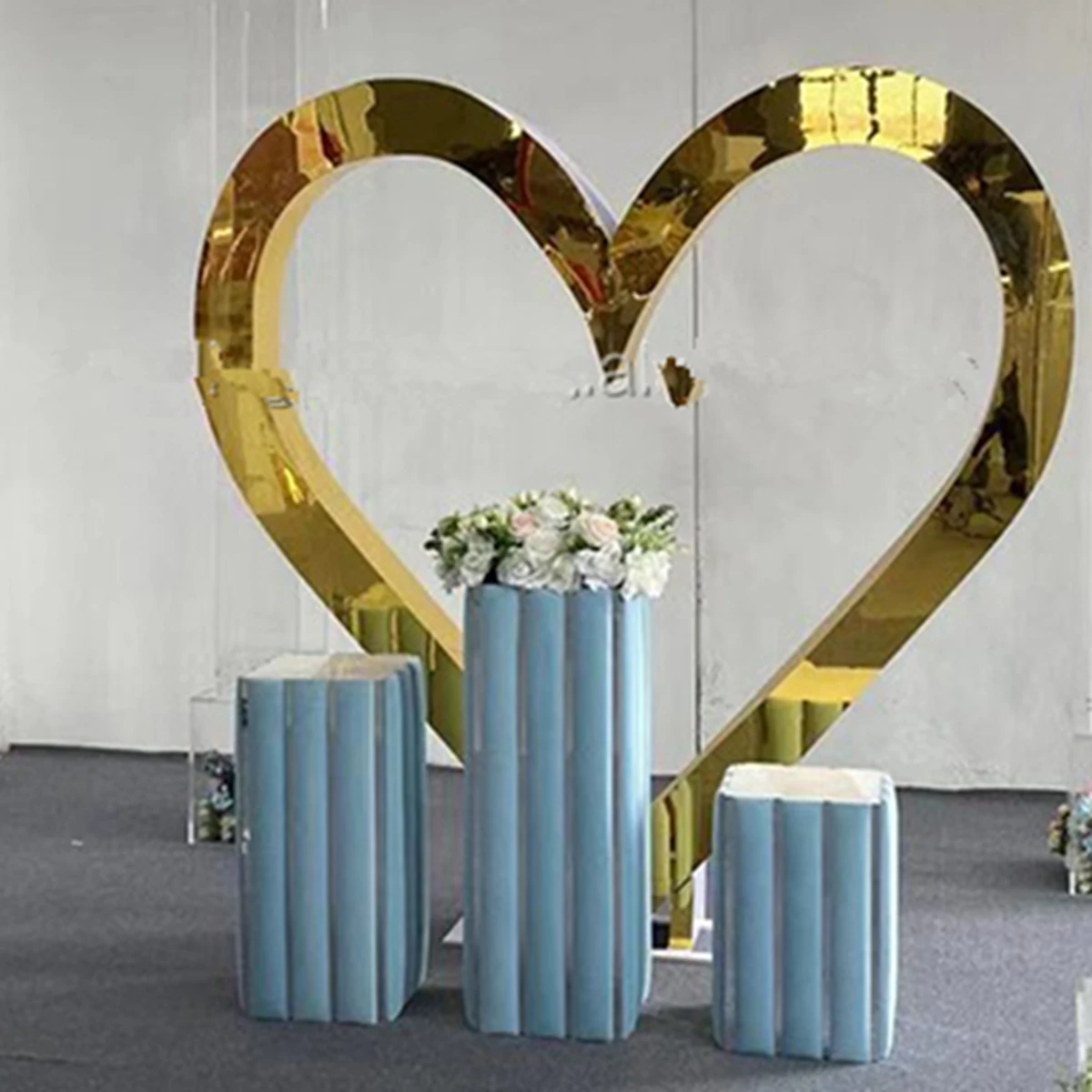 Customize gold mirror heart shape display backdrop stage decor AB0944