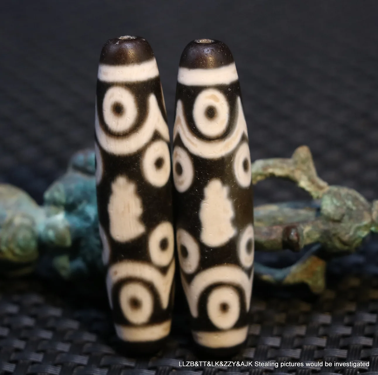 

Set of 2 Magic Energy Tibetan old Agate 12 Eye OM Words Totem Pendant Amulet dZi Bead LKbrother Sauces Top Quality