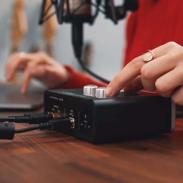 BEHRINGER-Amplificador de micrófono para grabación en vivo, tarjeta de sonido externa, interfaz de Audio USB vs smsl topping, UMC22/ UM2/UMC202HD