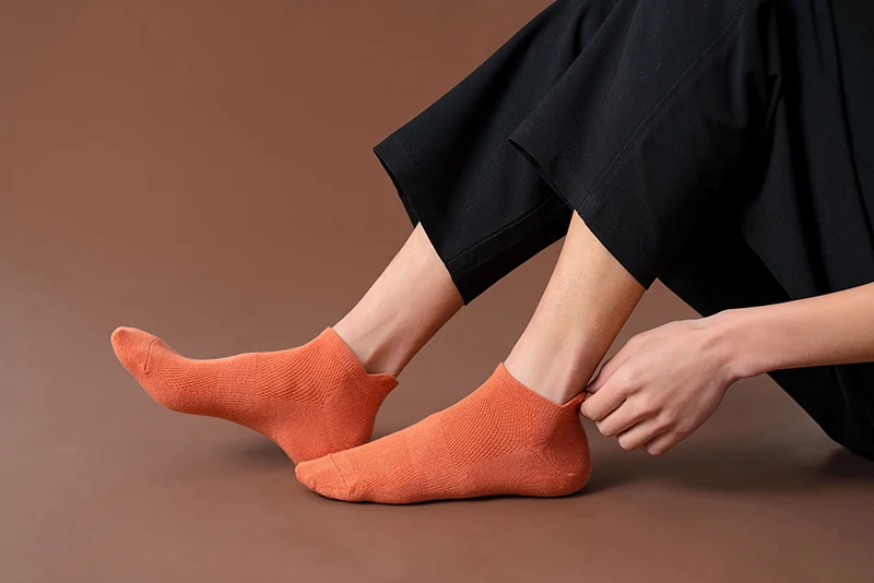 10 Paar Sommer-Herren-Mesh-Atmungsaktive Unsichtbare Socken, Modische Lässige Knöchel-Sport-Baumwollsocken, Schwarz-Weiße Socken für Männer – Detail 10