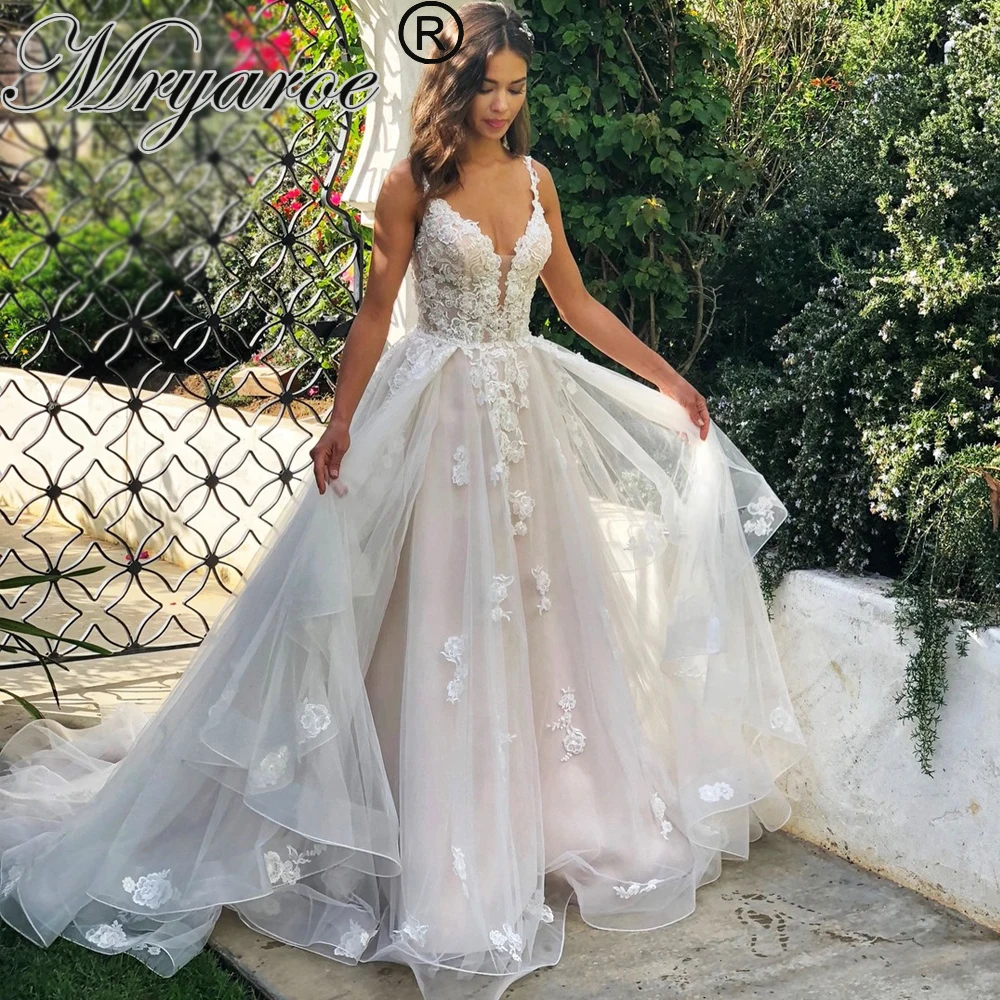 Mryarce Tüll A-Linie Brautkleid mit Stufenrock, tiefem Ausschnitt und Spitzenapplikationen in Blush – Detail 4