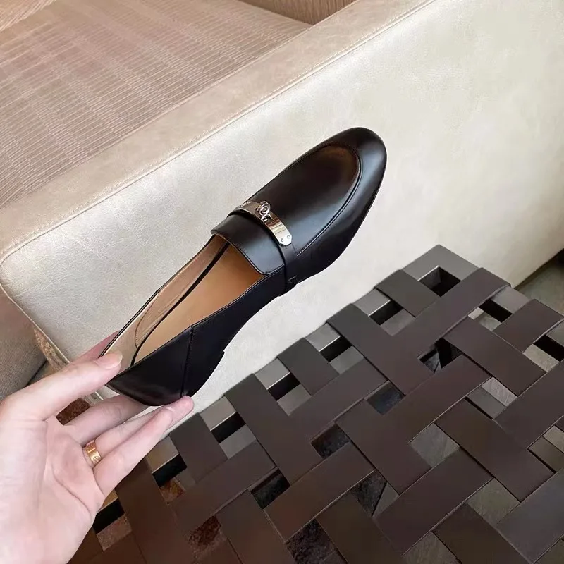 2025 خريف جديد وصول النمط الروماني جولة تو النساء حذاء مسطح موضة لينة مريحة المتسكعون تنوعا السيدات حذاء مسطح