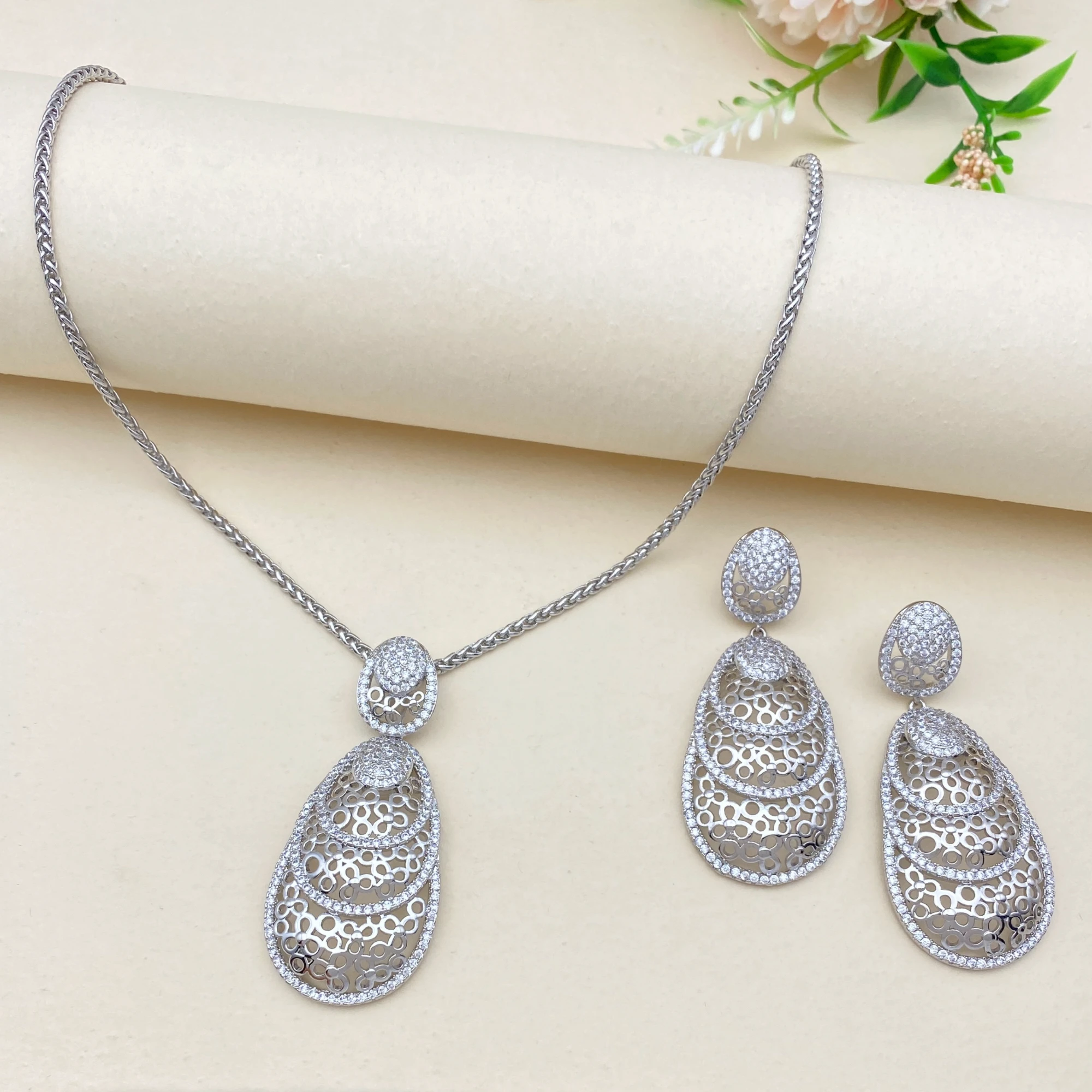 Flora Elegant 2PCS Women's Zircon Set with Geometric Hollow-Out Design Necklace And Matching Earrings for Party Wear