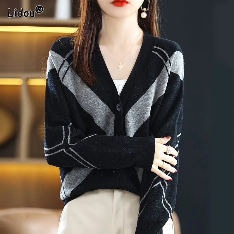 

2023 New Autumn and Winter Casual Minimalist Loose V-neck Patchwork Contrasting Color Versatile Long Sleeved Sweater Cardigan