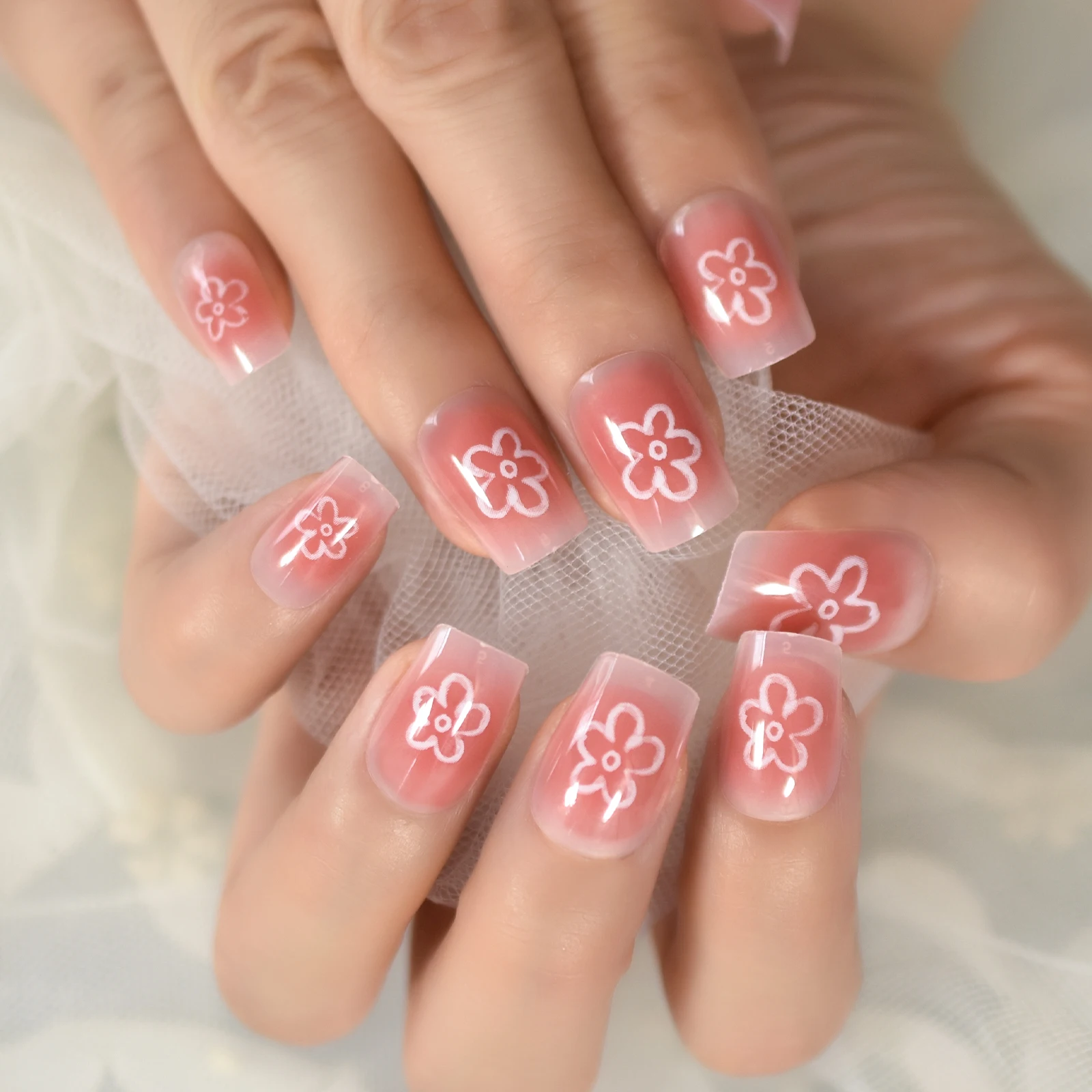 女性と女の子のための偽のネイル、素晴らしいパターン数、利用可能、ハンドアート