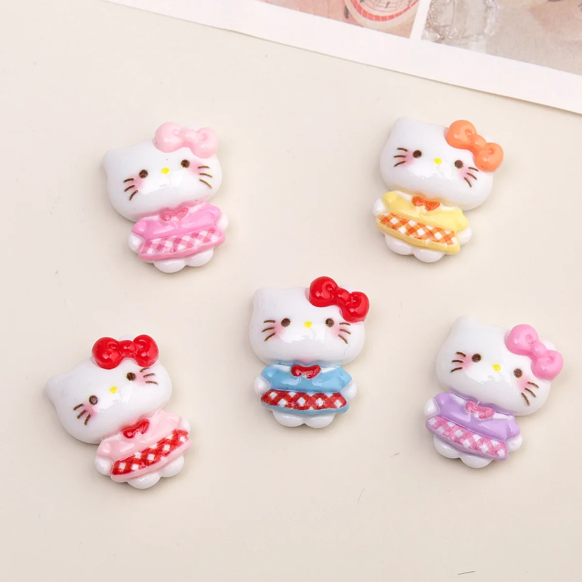 

5 шт. платье miniso kt мультфильм аксессуары из смолы DIY мусорный чехол подвески ручной работы миниатюрные матеры ювелирные изделия ремесла поставки