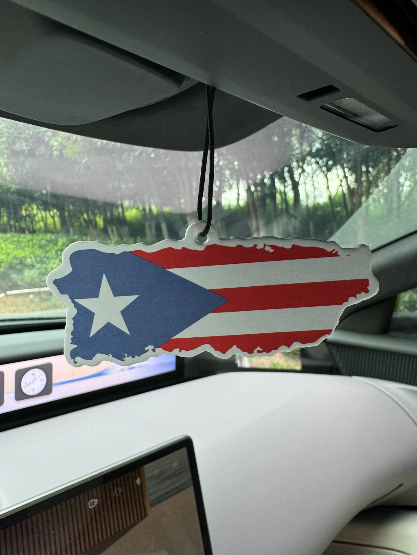 Puerto Rico Flag Island Shape Intercontinental Hotel (Hotel Scent) Car Air Freshener |   Rearview Mirror Hanger & Dual-Purpose Air Vent Clip |   Natural Material Aromatherapy Tablets |   Long-Lasting Fragrance for 90 Days |   Alcohol-Free |   Not Afraid of Direct Exposure to the Sun |   Designed Specifically for Odor Removal in Cars, Closets, and Bathrooms. |   Cartoon Animation Graphics |   Unisex |   Luxury-Grade Fragrance |   Five-Star Wine