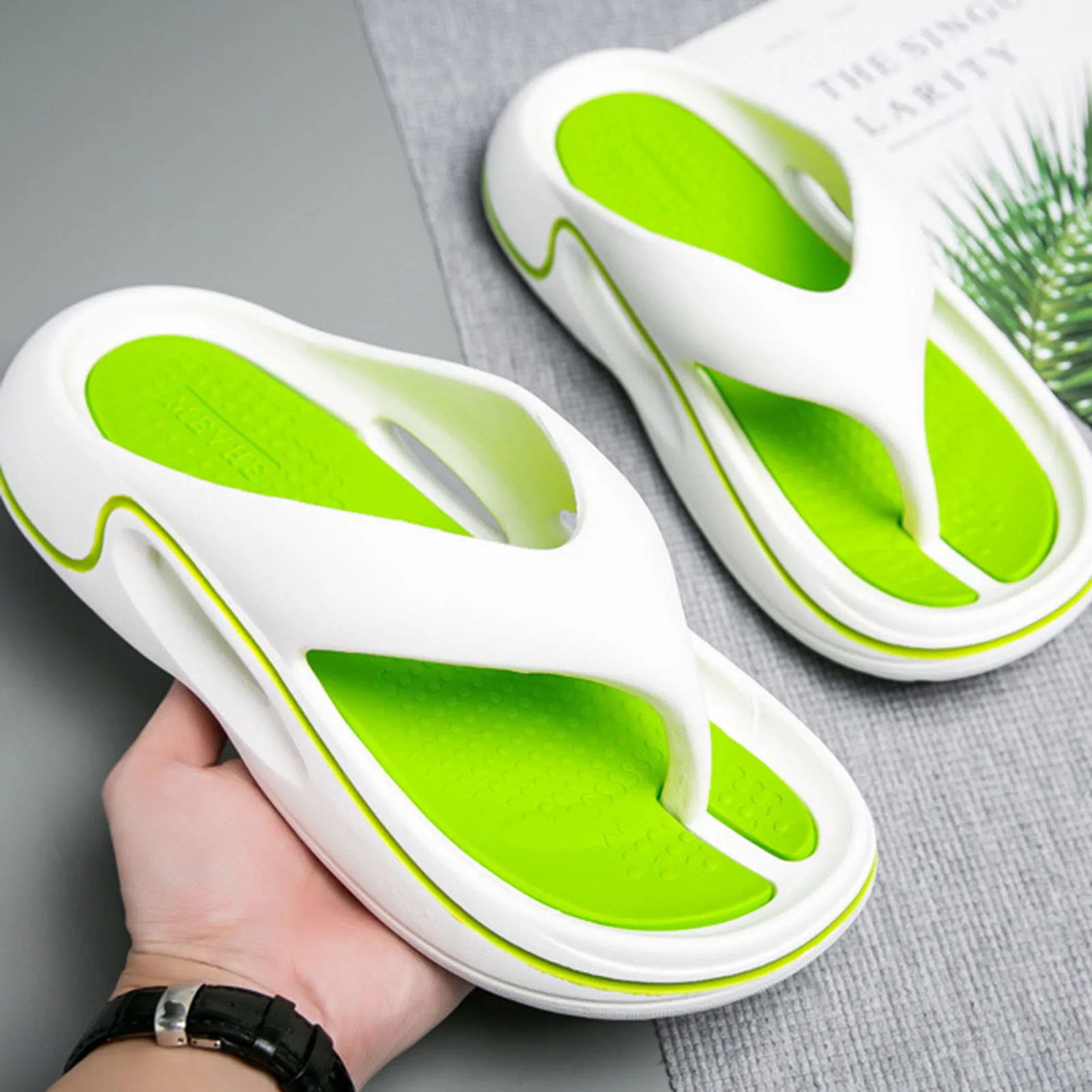

Men's Flip-Flop Slides Soft Comfort Thong Sandals Slip on Slippers Summer Outdoor Sandals