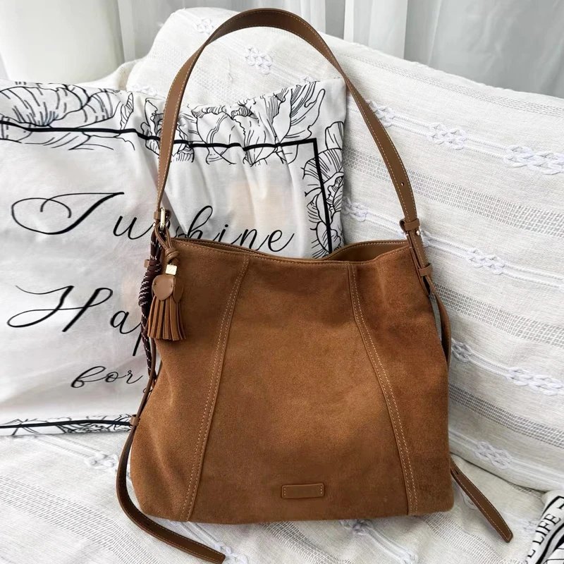 

Винтажные сумки-тоут из искусственной замши для женщин, роскошная дизайнерская сумка-кошелек, новинка 2025, подвеска с кисточкой, большая вместимость, подмышки на плечо