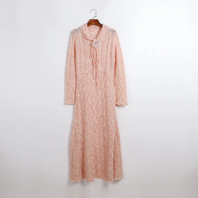 Roze gebreide maxi-jurk voor dames, hals met bloemkraag, lange uitlopende mouwen, lente-herfstjurken, gebreide jurk met opengewerkte golfpatroon