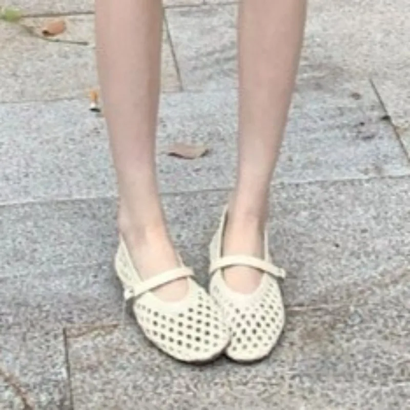 

2026 New Vintage Cutout Woven Shoes Women's Round Toe Shallow Mouth One Strap Versatile Flat Sandals