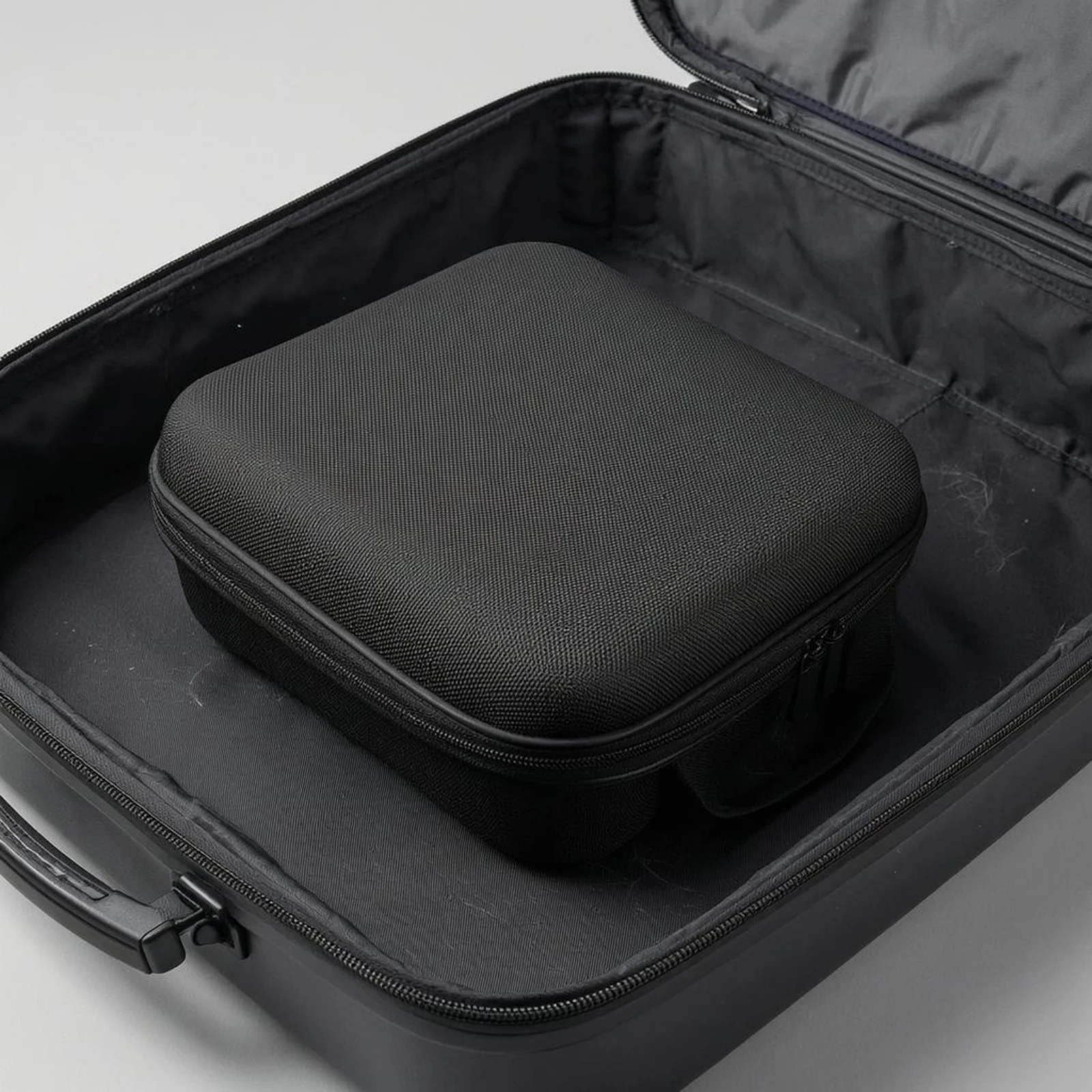 

Controller Controller Case Zippered Hard-Shell Controller Case Safeguarding Carrier Portable Gaming Accessory Double Zippers