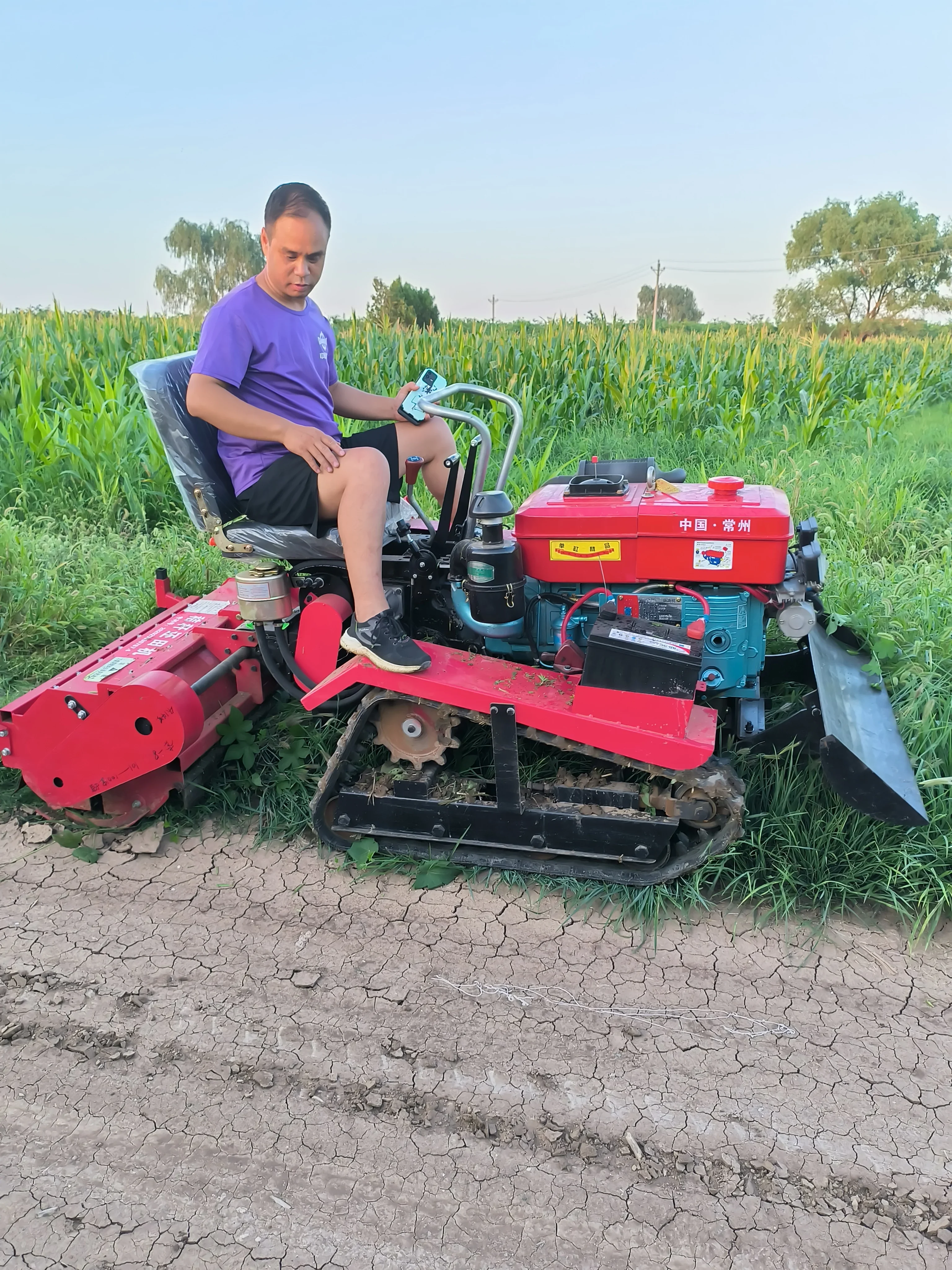 ขายร้อนขนาดเล็ก 25HP 35HP สวนการเกษตร Crawler รถแทรกเตอร์ MINI เครื่องจักรการเกษตร Multifunctional Crawler Cultivator