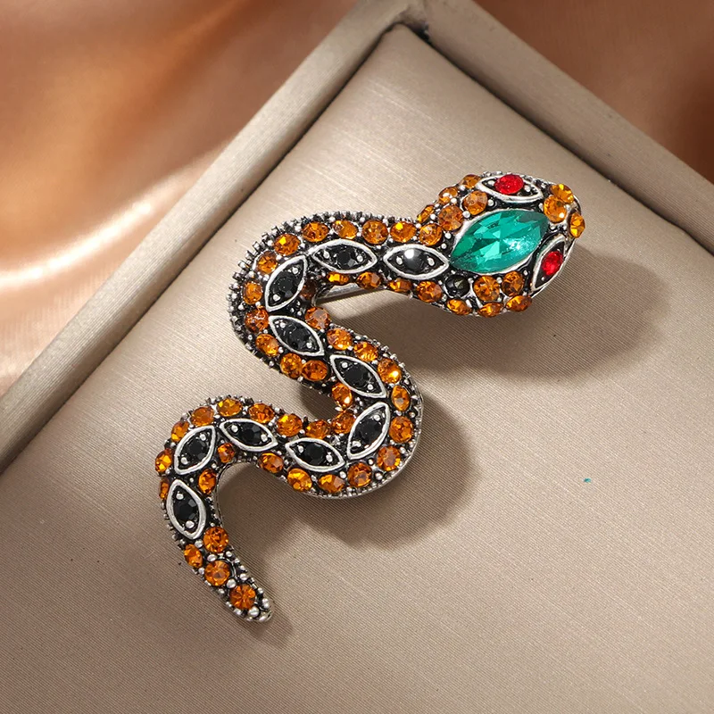 2024 New Snake Brooch British Royal Style Brooches Badge Pin Dress Decorations Special Gifts Souvenirs