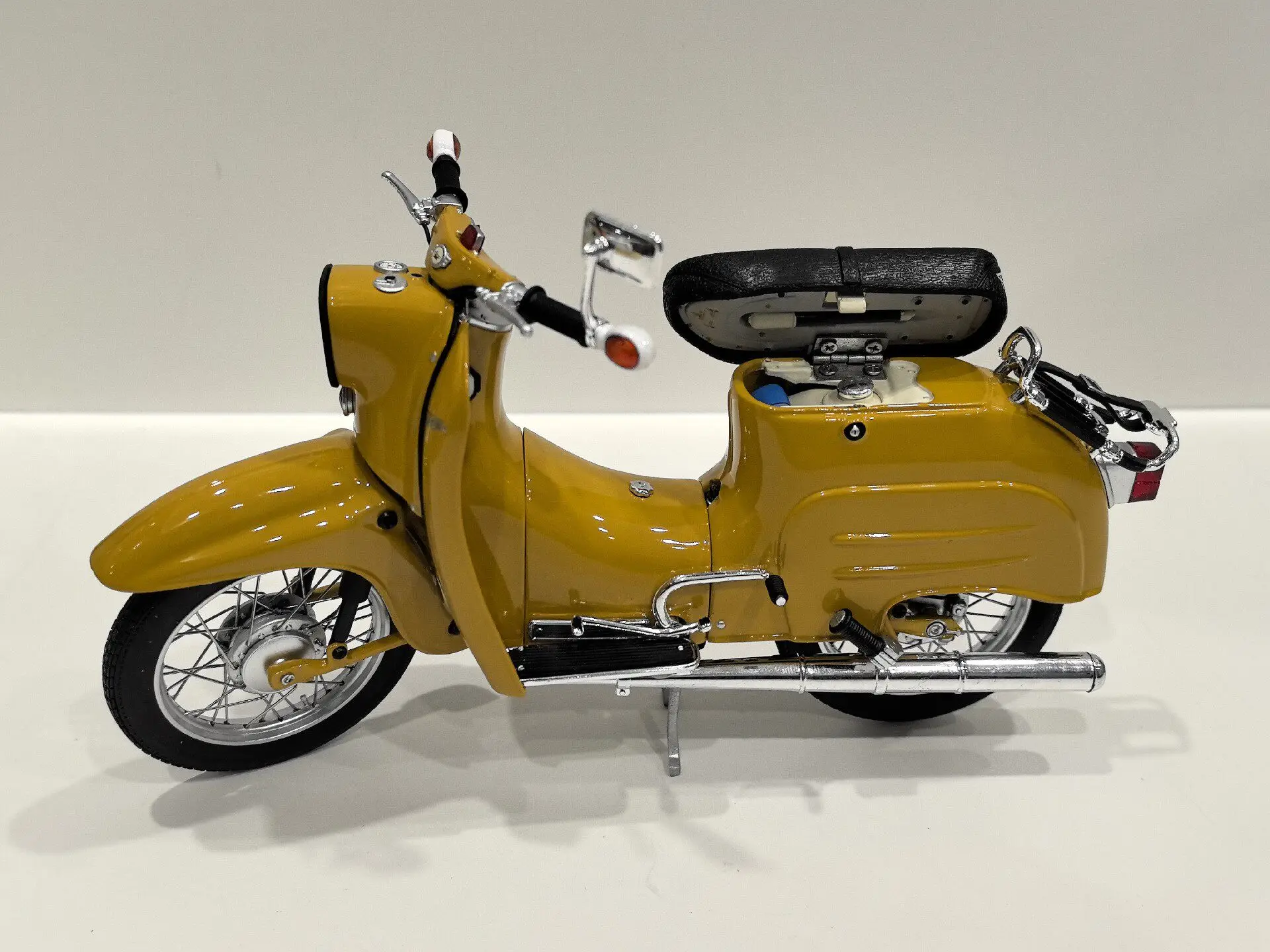 Diecast Schuco 1/10 Scale Simson Schwalbe KR51/1 Motorcycle D6M7 Alloy Car Model view 3