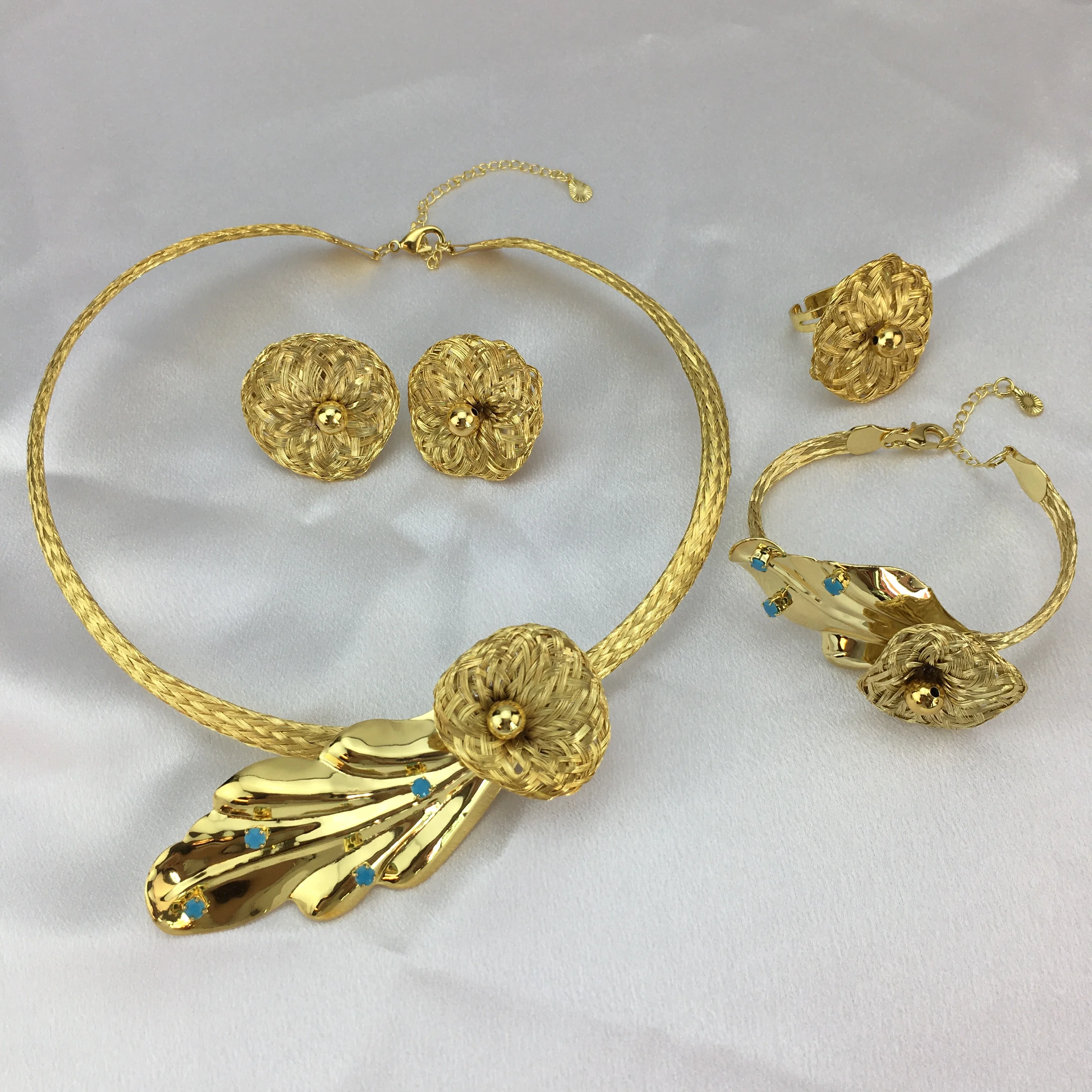 set-di-gioielli-di-moda-di-nuova-tendenza-set-di-braccialetti-per-orecchini-a-forma-di-cuore-set-di-gioielli-da-sposa-per-feste-da-donna-fhk24319