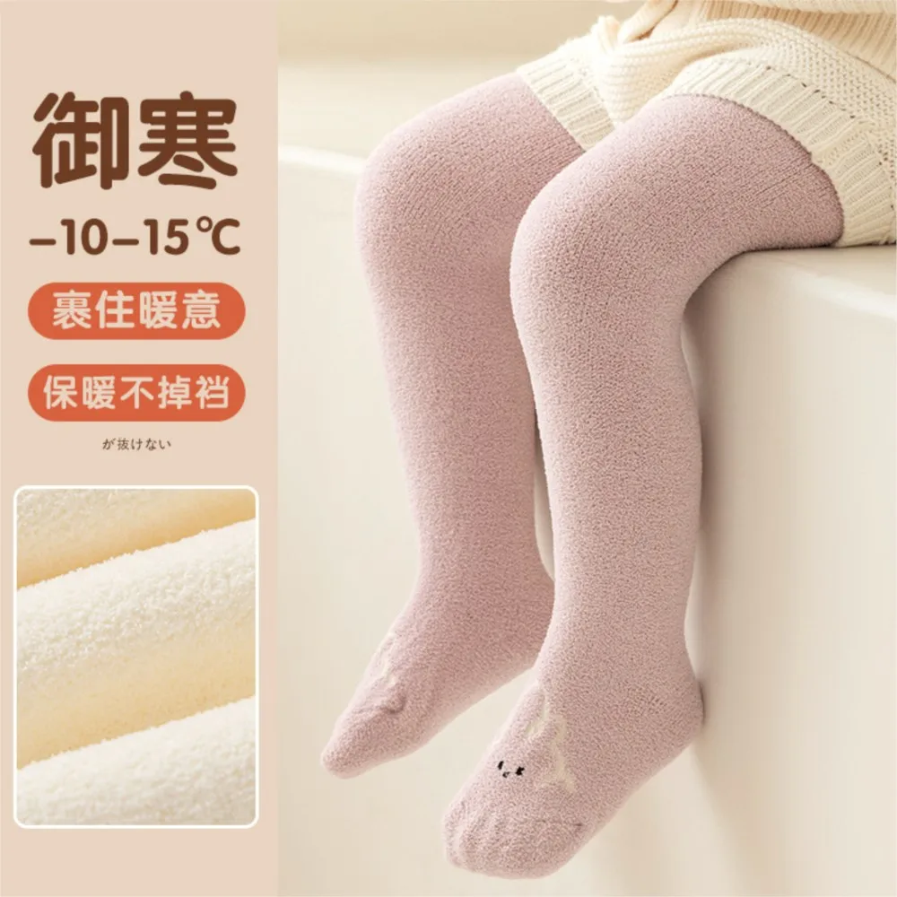 Autumn and winter newborn collant pantyhose baby solid color coral plus velvet padded jumpsuit leggings for boys and girls.