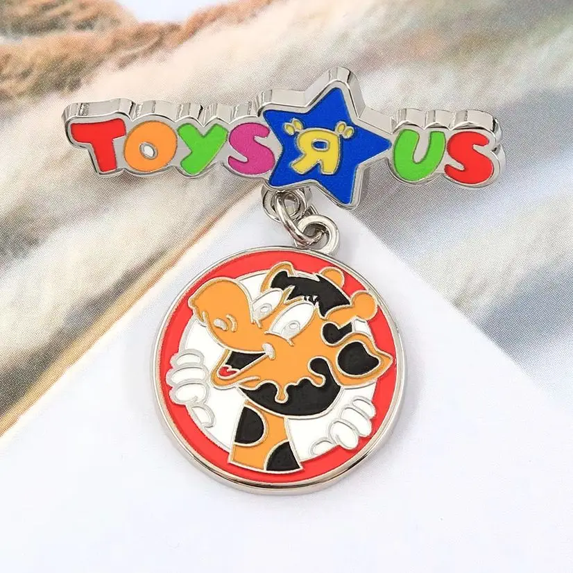 Broches en émail amusantes style rétro, motif girafe de dessin animé mignonne avec lettre suspendue, badges nostalgiques pour enfants, pour sac à dos et revers