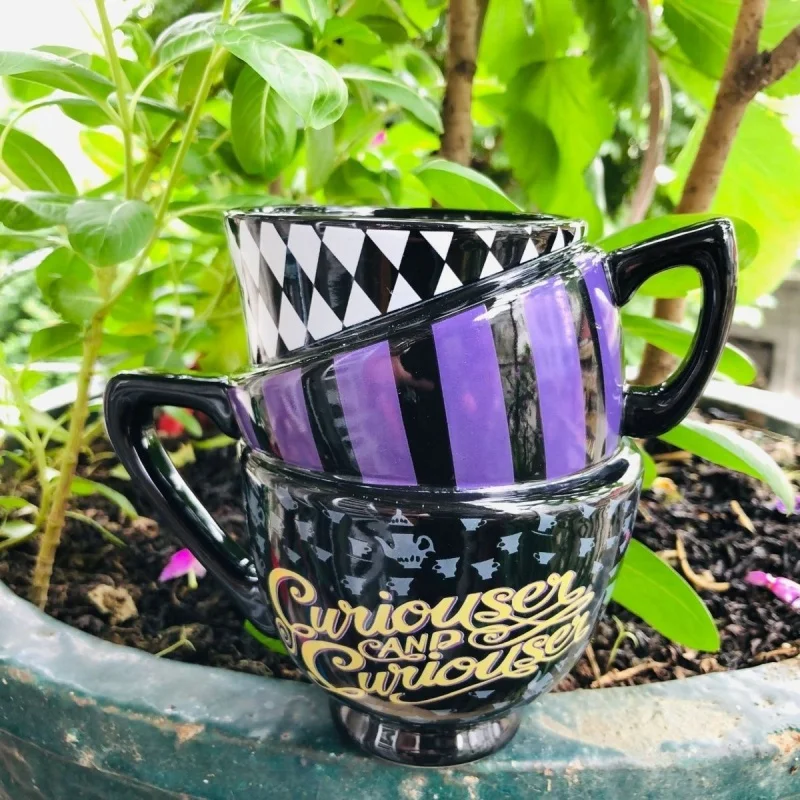 Nuova vendita calda Periferiche anime Alice nel paese delle meraviglie Tazza impilata Tazza creativa in ceramica dipinta a tre strati Tazza da caffè personalizzata