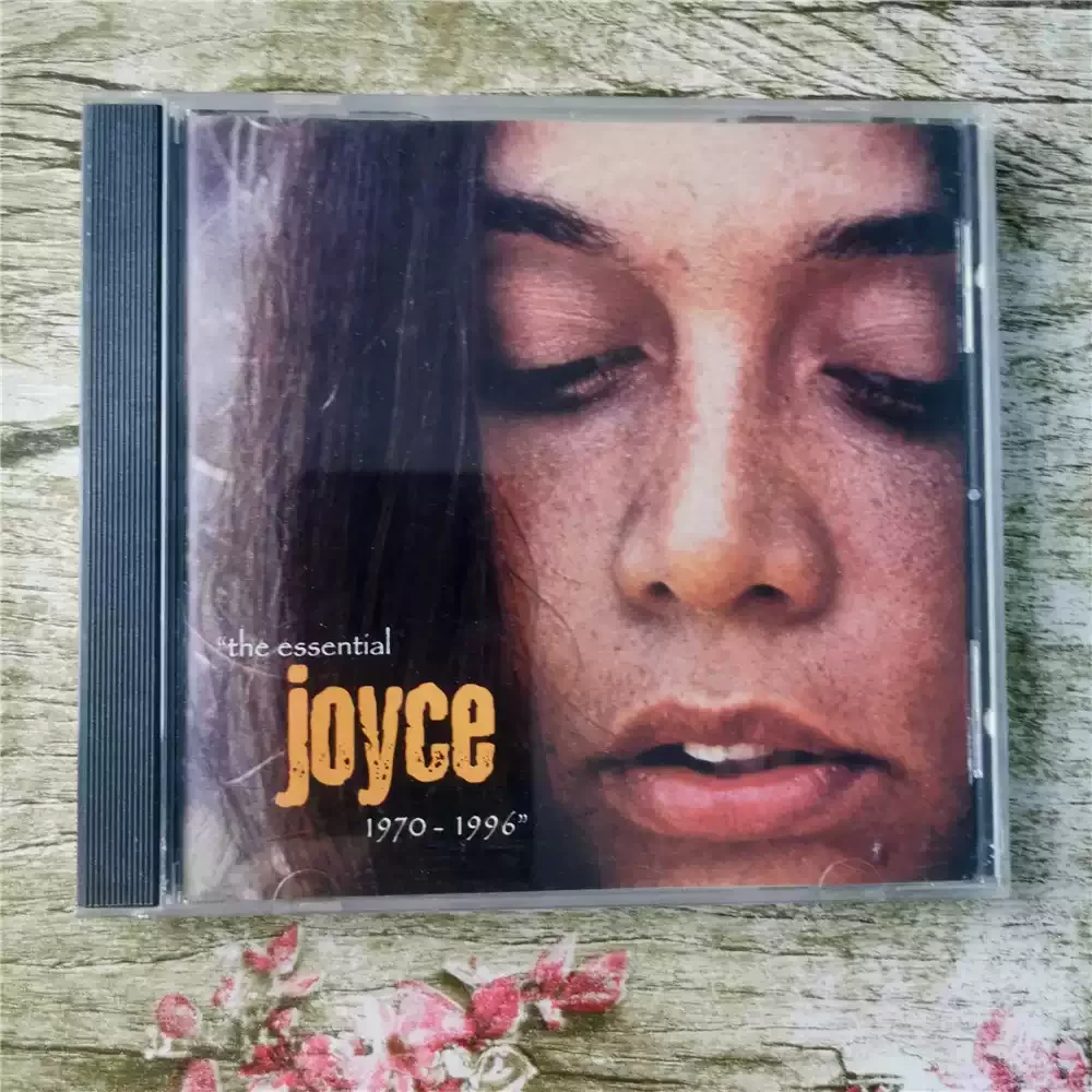 

CD Joyce The Essential Joyce 1970-1996 Это совместимость с этикеткой Великобритании Mr Bongo. Этот выпуск — переиздание 2003 года.