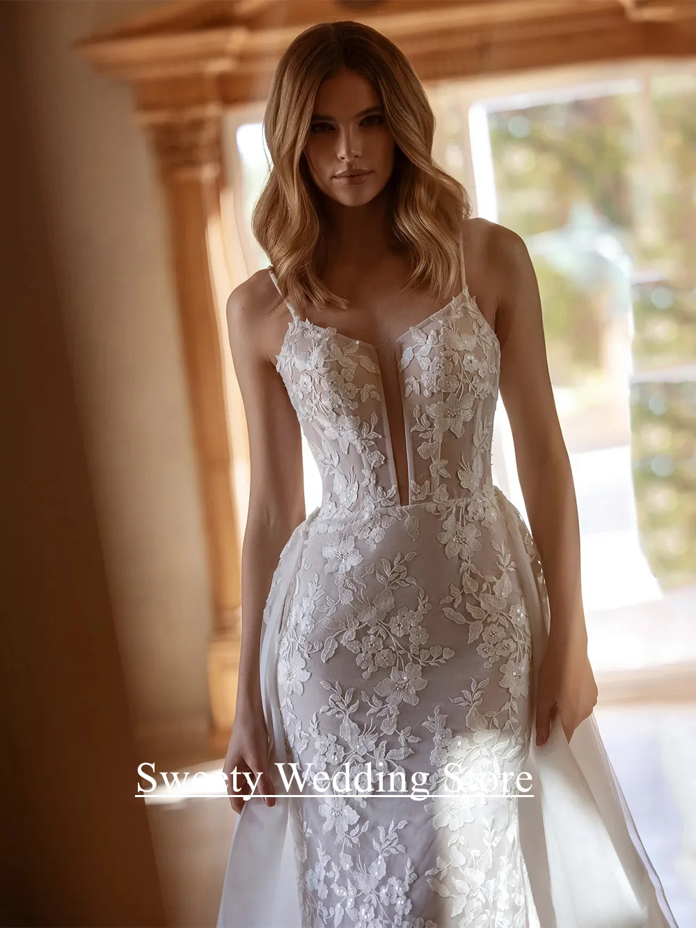 Vestido de novia de sirena, falda de tul desmontable, personalizado, escote en V profundo, tirantes finos, apliques de lentejuelas, vestido de novia de cola de barrido