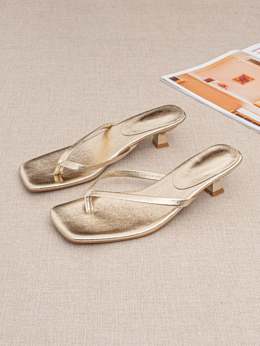 Damen-Slipper mit modischer eckiger Zehenpartie, Designer-Pinch-Toe-Sandalen, Sommer 2026 Neuheit, Damen-Flip-Flops aus hochwertigem Leder, High-Heel-Slipper – Detail 10