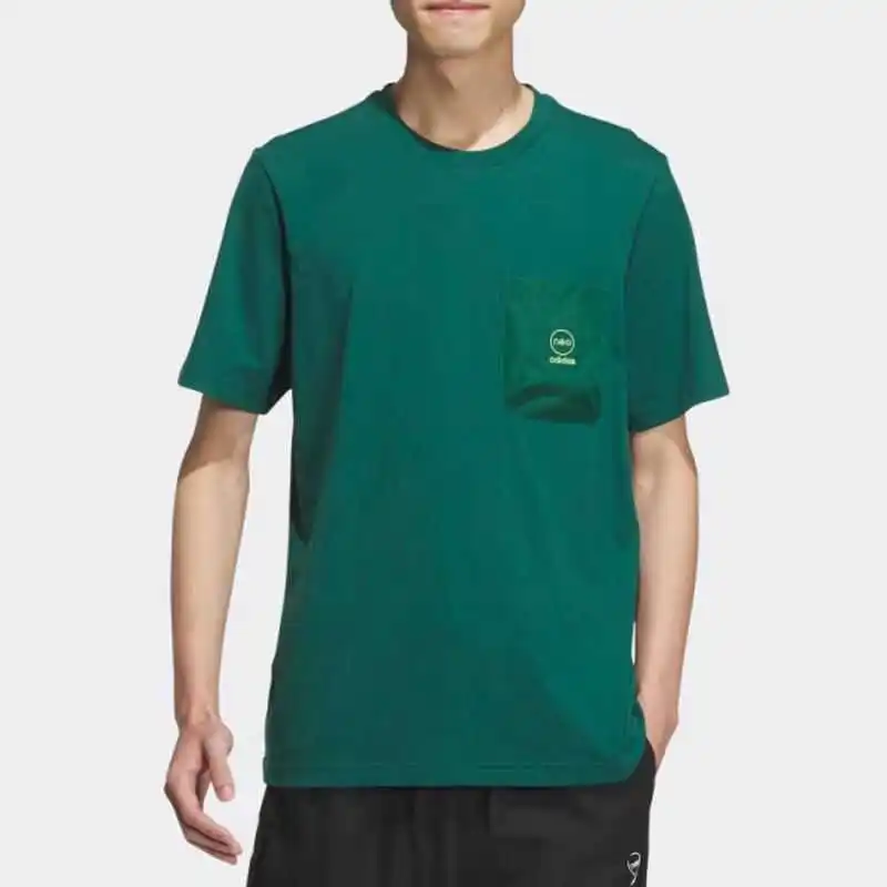 

Мужская зеленая футболка Adidas Sport Essentials с карманами и круглым вырезом с коротким рукавом для повседневной носки