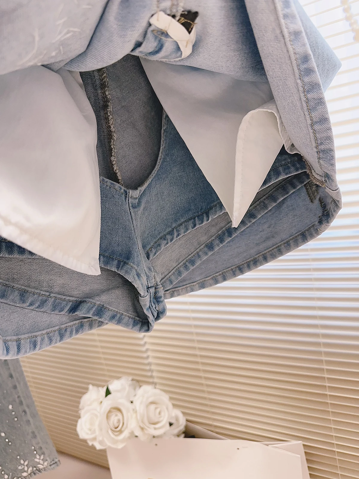 2025 Female Summer New Handmade Beaded Three-dimensional Flower High-waist Denim Short Pants Women's Pocket Decorative Shorts