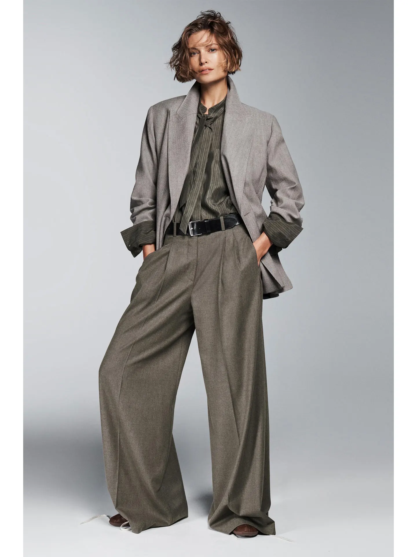 เสื้อสตรีลายทางสไตล์อเมริกัน ดีไซน์เก๋ ทรงหลวม ผูกโบว์  ตกแต่งด้วยเชือก  สไตล์ลำลอง  คอลเลคชั่นฤดูใบไม้ผลิ