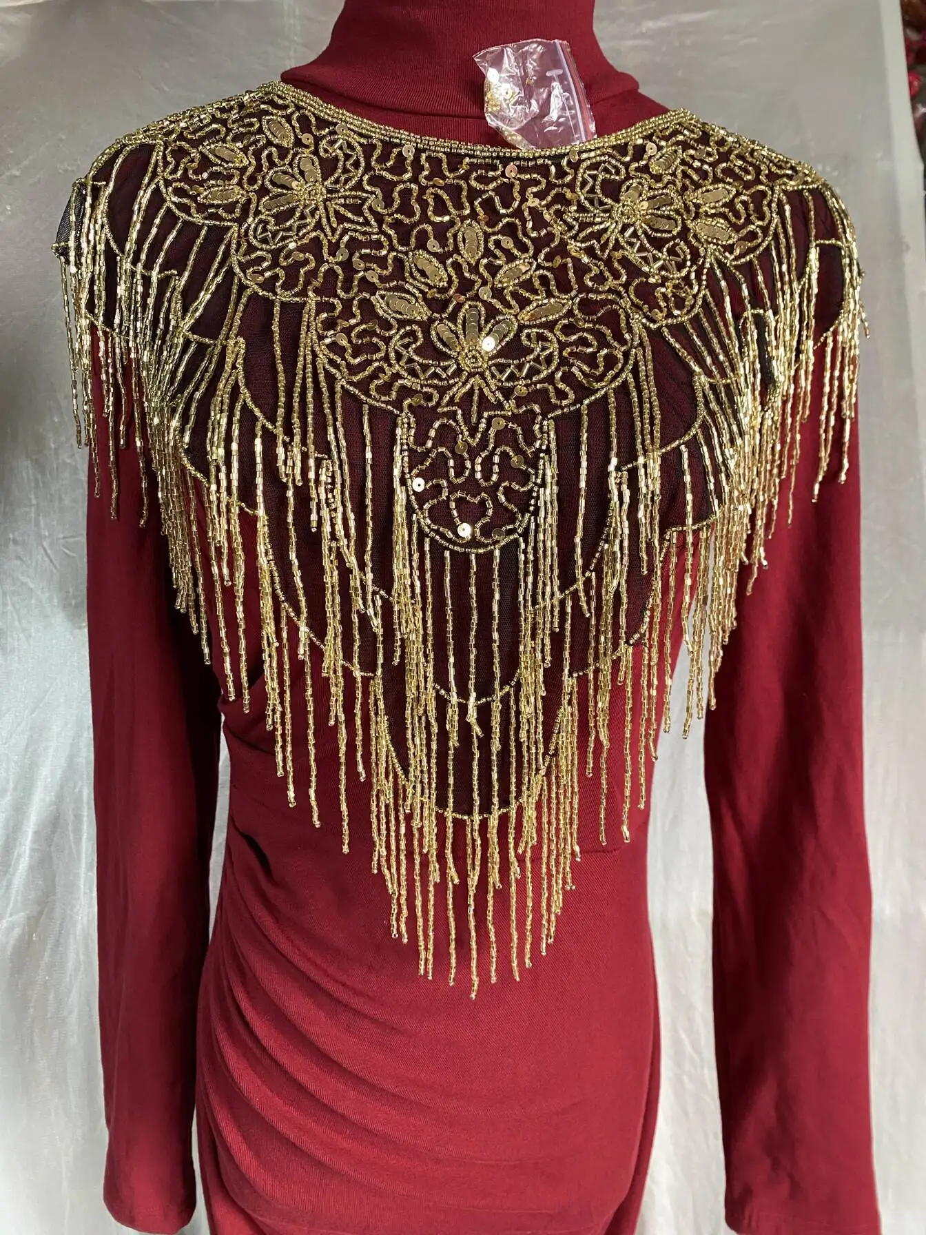 

Indian Heavy Beaded Short Tassel Cheongsam Cloud Shoulder Handmade Beaded Fashion Show Long Dress Small Shawl Three Wearing