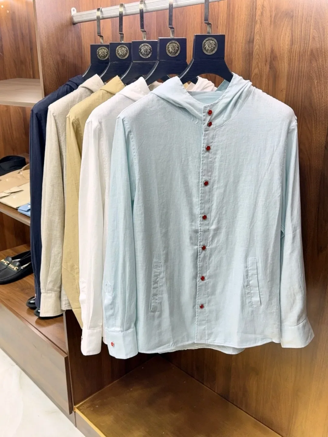 

Kiton итальянский Old Money Wind, летняя высокая версия, чистый лен, ветрозащитный солнцезащитный крем, повседневная рубашка с капюшоном, тонкая куртка для мужчин и женщин