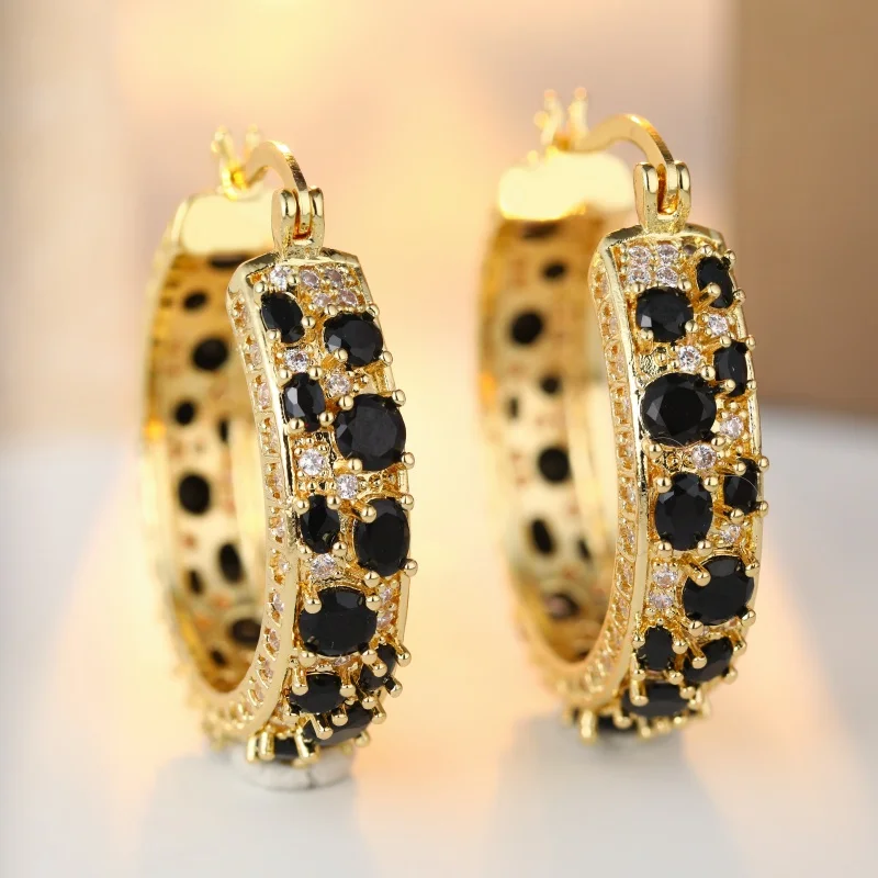 Wunderschöne Eingelegte Weiß-Schwarze CZ-Creolen Damenohrringe Trendige Goldfarbene Geometrische Alltags- und Partyschmuck Jubiläumsgeschenk – Detail 2