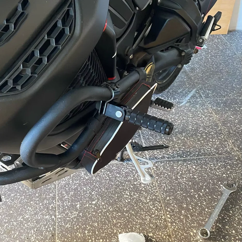 Universal Motorcycle Footrest Folding Foot Pegs Rests Pedals Clamp Footpegs For HONDA Yamaha Tenere BMW Kawasaki KTM Suzuki VOGE
