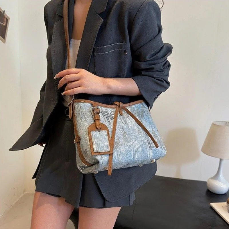

Trendy Letter Logo Crossbody Handbag With Simple Solid Color And Minimalist Style Perfect For Business Women