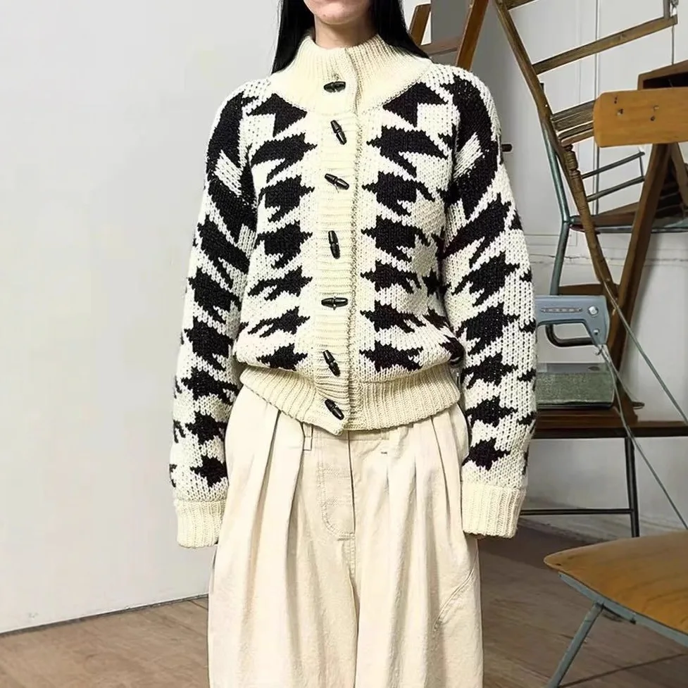 

Retro Style Grid Sweater Jacket Autumn and Winter Thickened Stand-up Collar Horn Buckle Knitted Sweater Women
