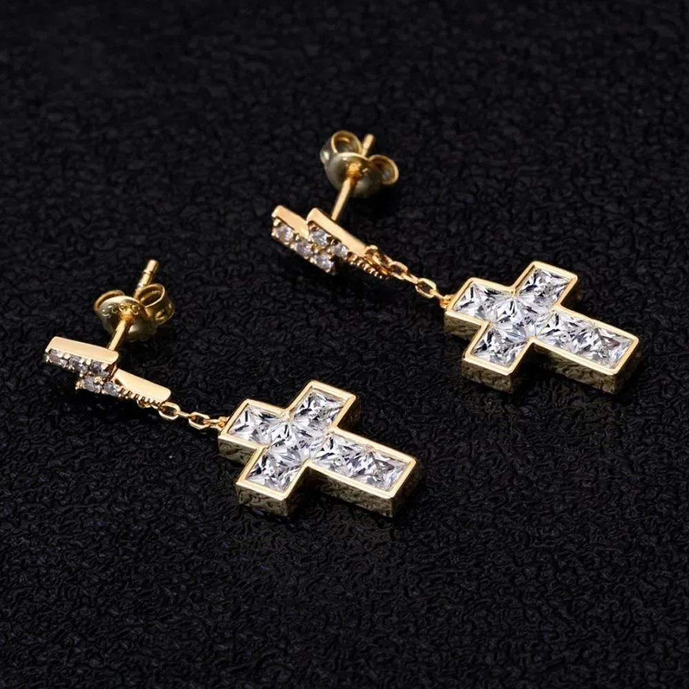 2024 nuove donne Hip Hop orecchini in acciaio inossidabile con zirconi Lightning Cross Sparkling Lady Light Luxury Ear Studs Jewelry Girl Gifts