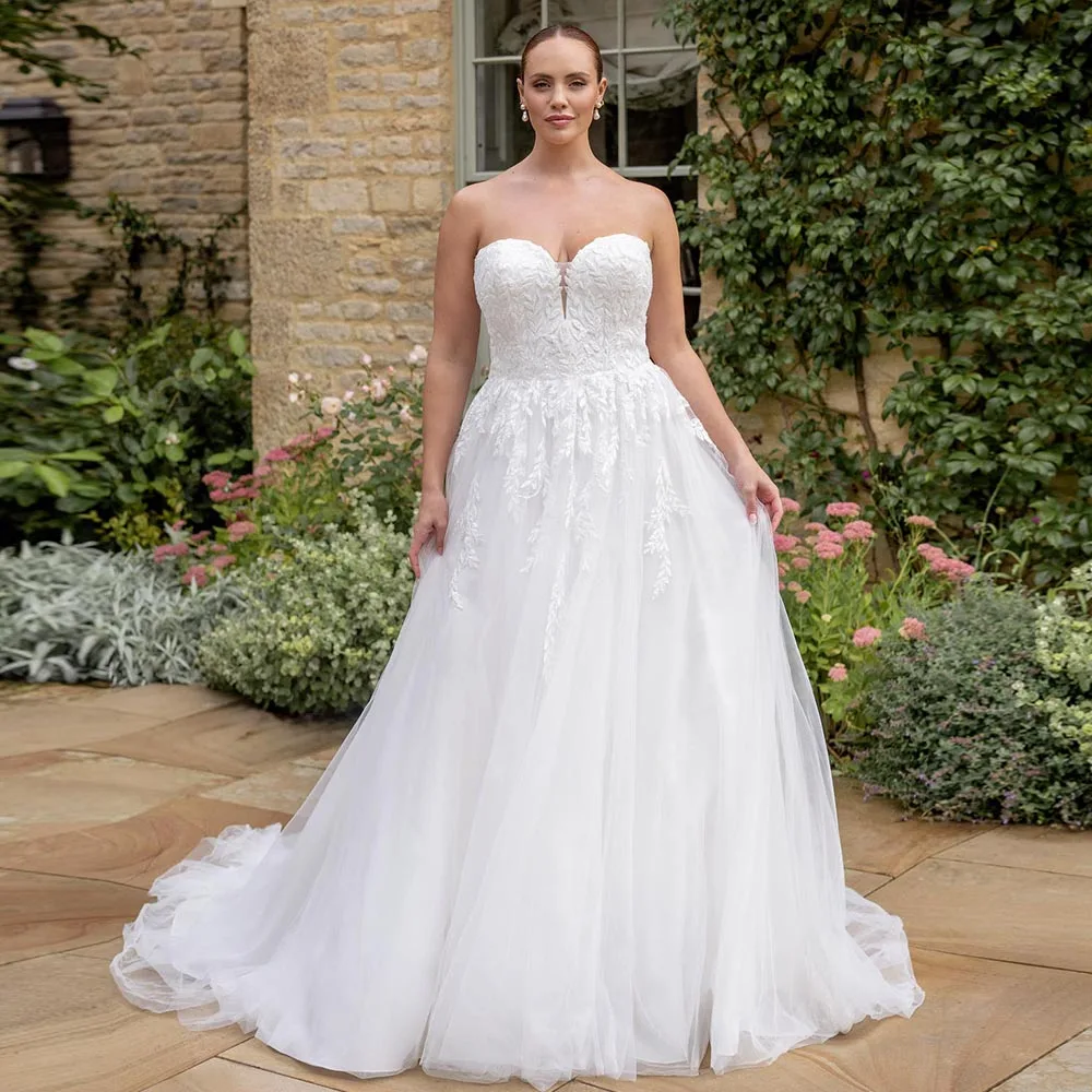 

Plus Size Wedding Dresses For Bride Sweetheart Open Back A-Line Bridal Gowns Lace Applique With Train Brides dress Customized