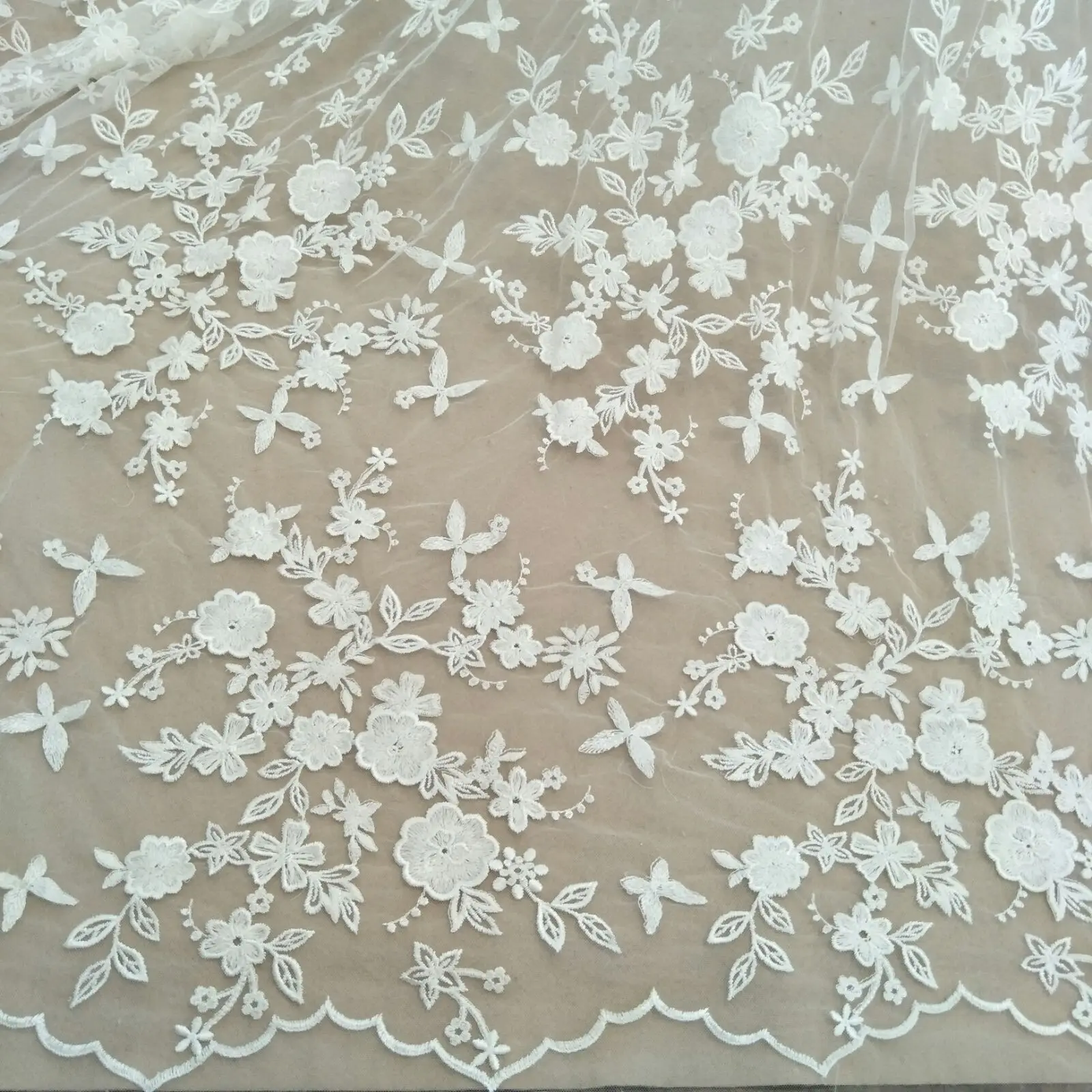 2024 The latest symmetrical diy beautiful flowers lace wedding dress lace with sequins 130cm wide