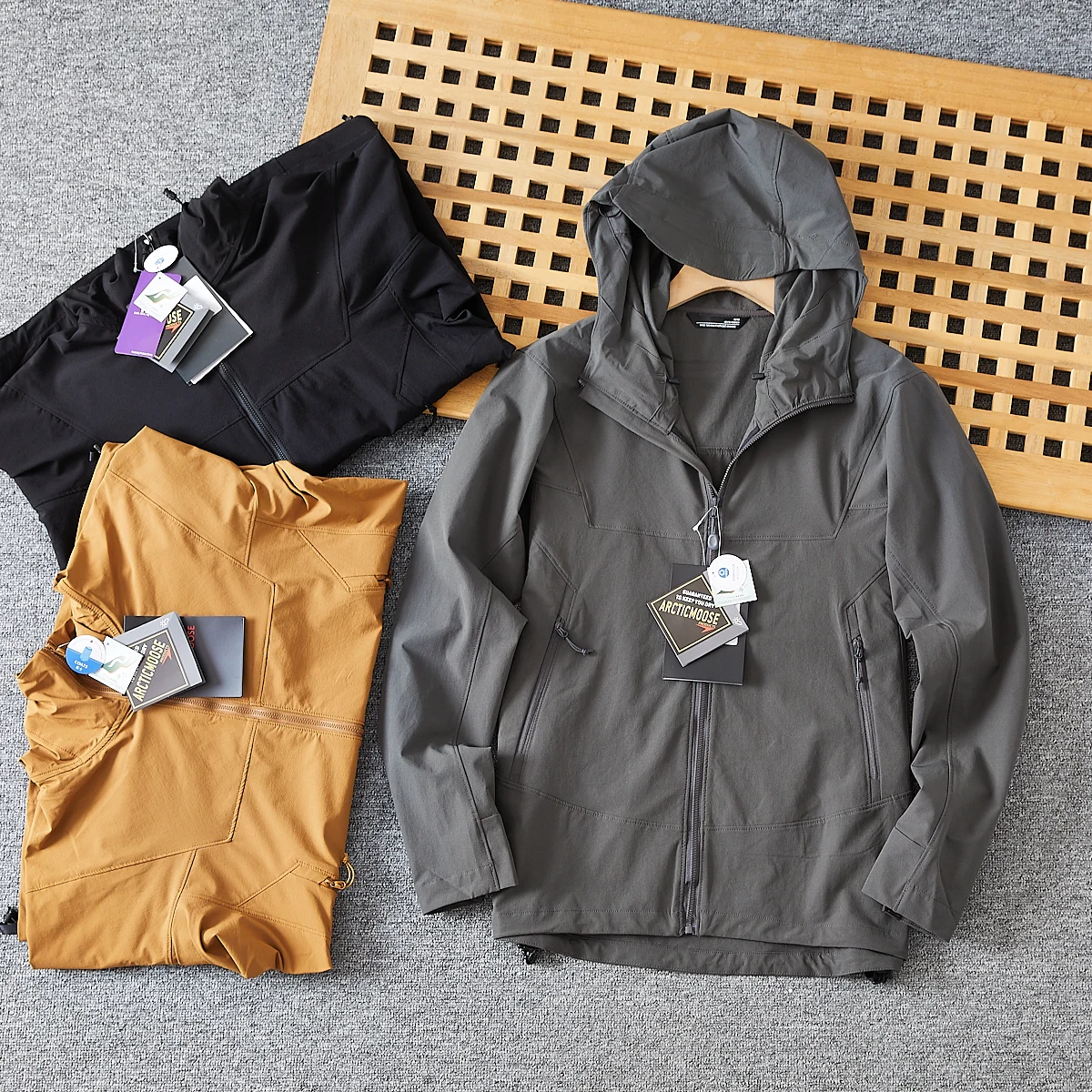 

Мужская ветрозащитная водонепроницаемая легкая повседневная куртка с капюшоном для весны и осени, приталенного кроя, с длинными рукавами, из других материалов