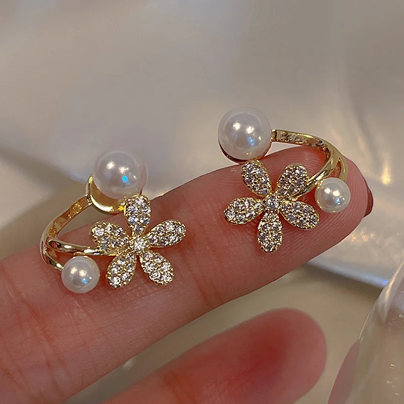 Korean Light Luxury Imitation Pearl Diamond Flower Stud Earrings for Women Fashion CZ Gold Crystal Elegant Jewelry Party Gifts