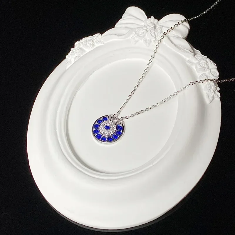 MDL Moissanit1 نمط قلادة الإسبنيل الأخضر مطلية بالذهب، الاحتفاظ بالألوان، قلادة فاخرة وصغيرة ودقيقة من الأحجار الكريمة.