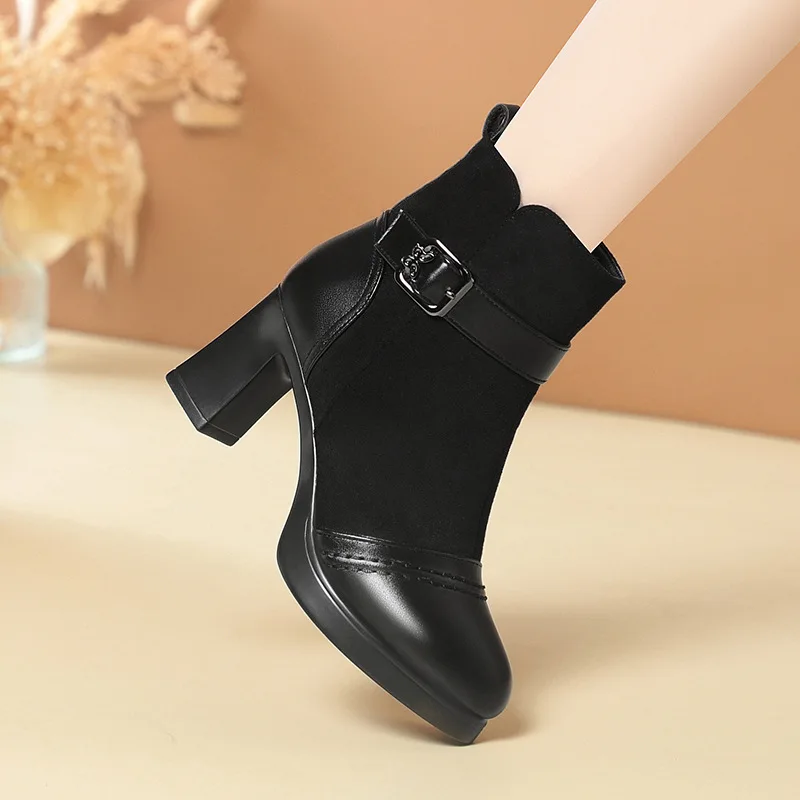 7 سنتيمتر 9 سنتيمتر الموضة كل مباراة فراشة مشبك الأحذية الجلدية الناعمة شتاء دافئ الفراء الأحذية 2025 كتلة أحذية عالية الكعب الكاحل بوتاس أمي