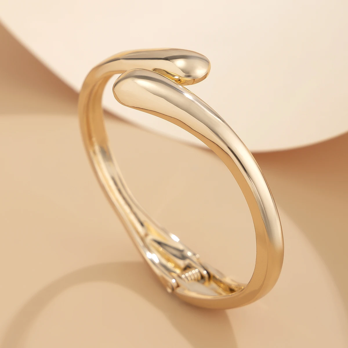 Salircon 2024 Simple Smooth Metal Water Drop Shaped Bangles for Women Classic Charm Gold Color Open Bracelet Punk Jewelry