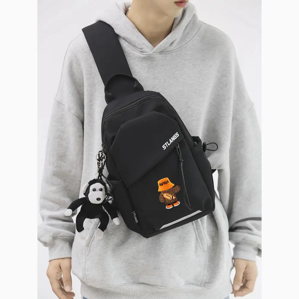 bolso-bandolera-deportivo-casual-unisex-nuevo-modelo-2024-material-de-lona-cierre-de-cremallera-diseno-de-dibujos-animado