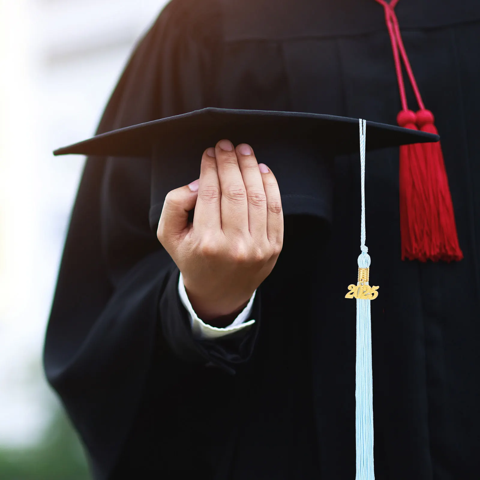 

Набор из 4 элегантных золотых подвесок для выпускных шапочек 2025 года, украшения для выпускных головных уборов, сувенирные кисточки, принадлежности для выпускных мероприятий