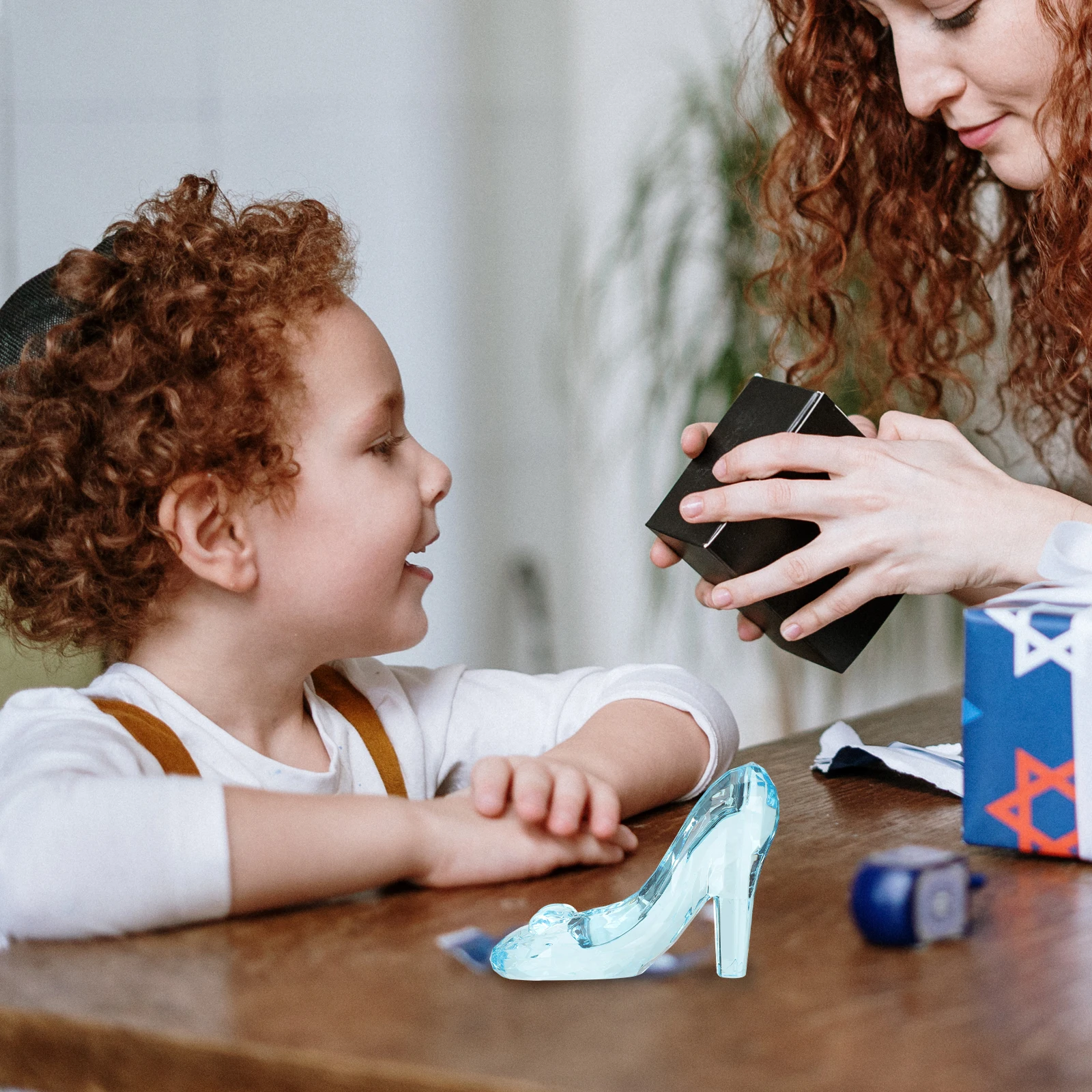 

Miniature Crystal Heels Princess High Heels Acrylic Decorative Desktop Decor Exquisite Art Craft for Mini Landscape